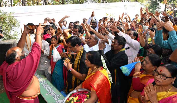 Vaikunta Ekadasi: Heavy rush of devotees in Hyderabad temples