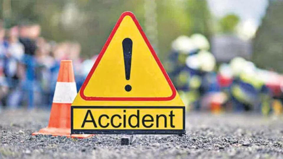 Lorry driver dies in accident in Khammam