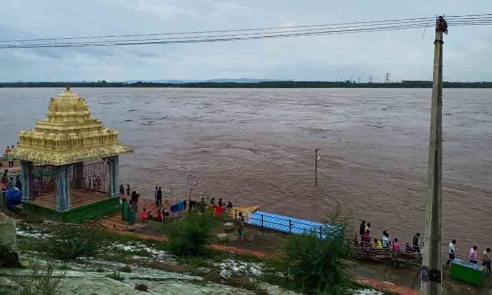 Godavari crosses first warning level at Bhadrachalam