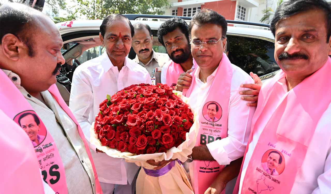 KCR reaches Telangana Assembly for budget session