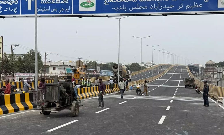 Aramgarh flyover remains closed as locals await its inauguration