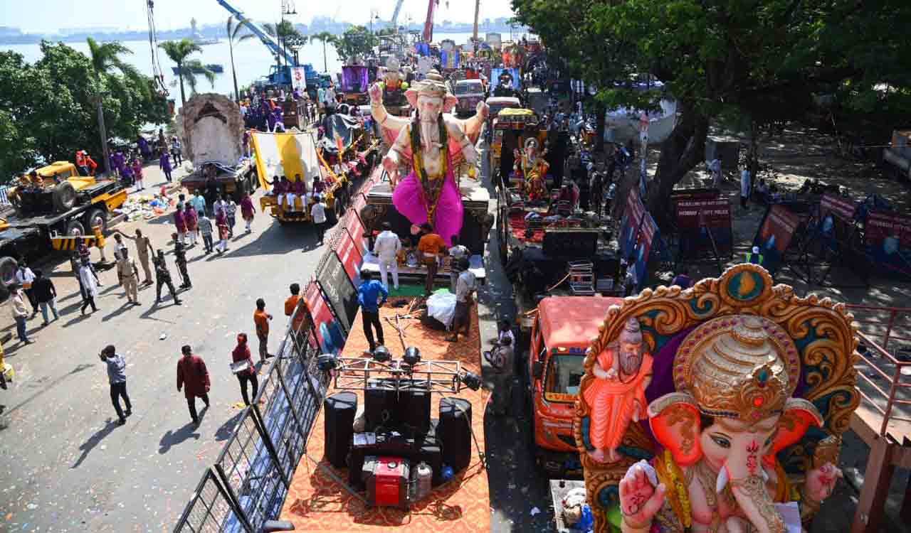 Ganesh idol immersion slows traffic across Hyderabad