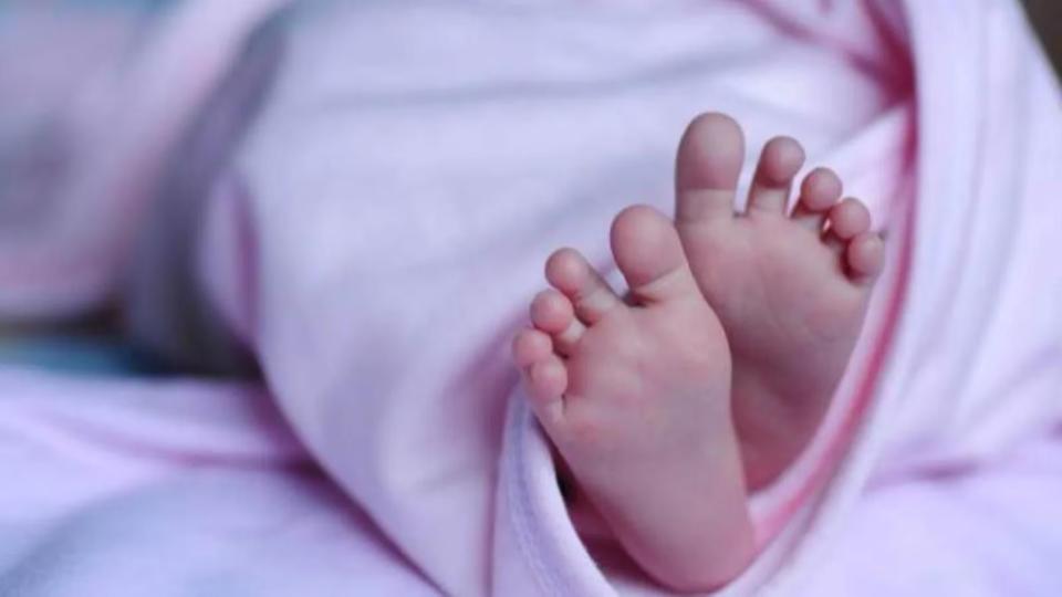 Toddler falls from balcony while waving goodbye to brother in Hyderabad, dies