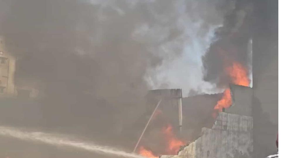 Fire breaks out at plastic godown in Bandlaguda