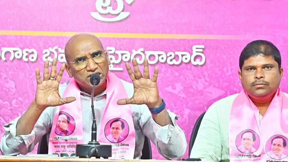 Praveen Kumar hits out at Congress for targeting Harish Rao