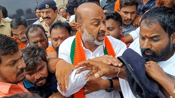 telanganabjppresidentbandisanjaydetained