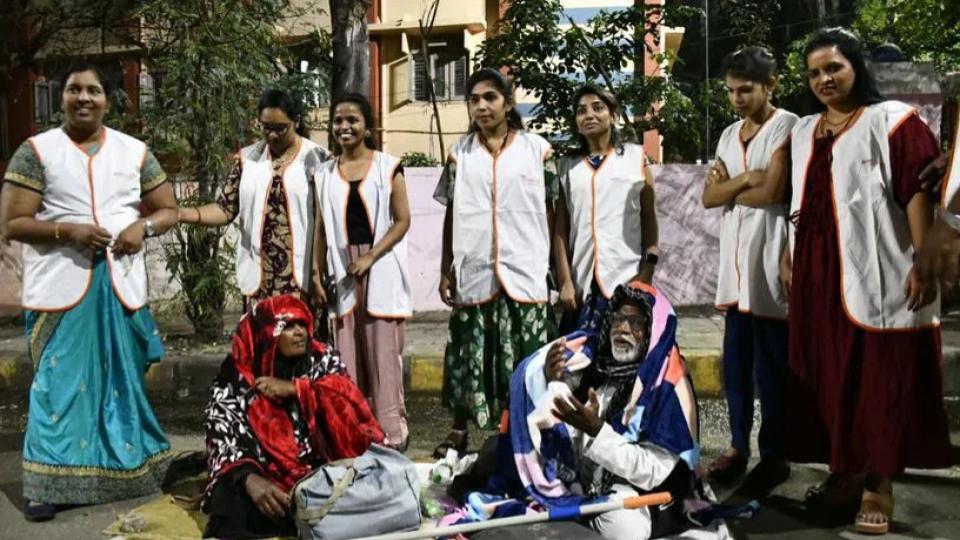 Aster Prime Hospital nurses distribute blankets to homeless in Hyderabad