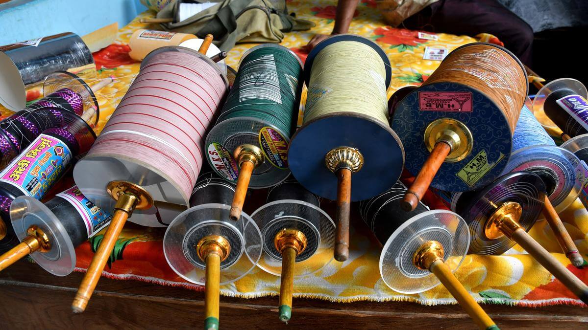 Cops raid shops selling Chinese manja in Hyderabad, book cases