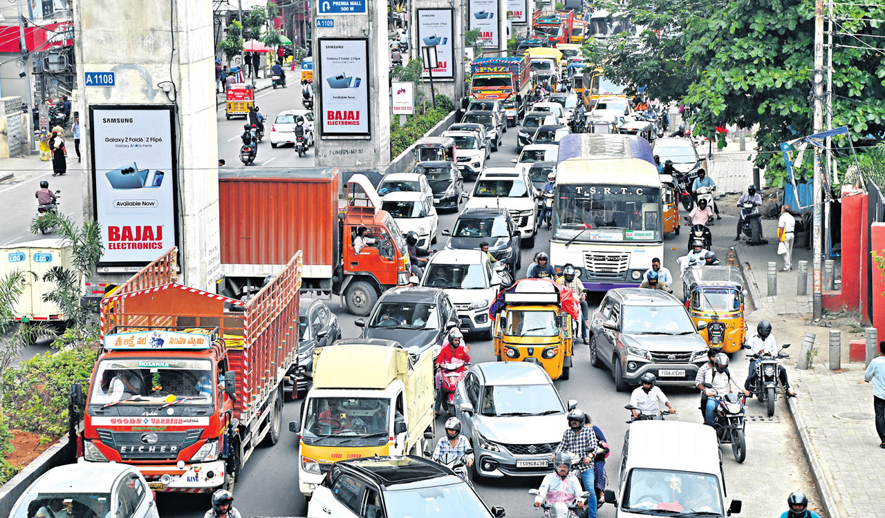 Transgenders to regulate traffic in high-traffic zones of Hyderabad