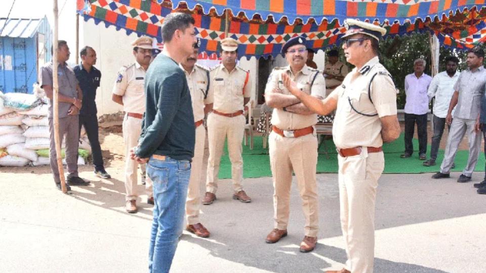 Ramagundam CP inspects inter-state check-post in Mancherial