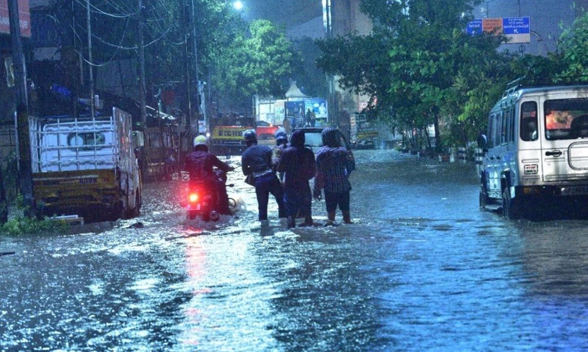 Heavy rain lashes Karimnagar district
