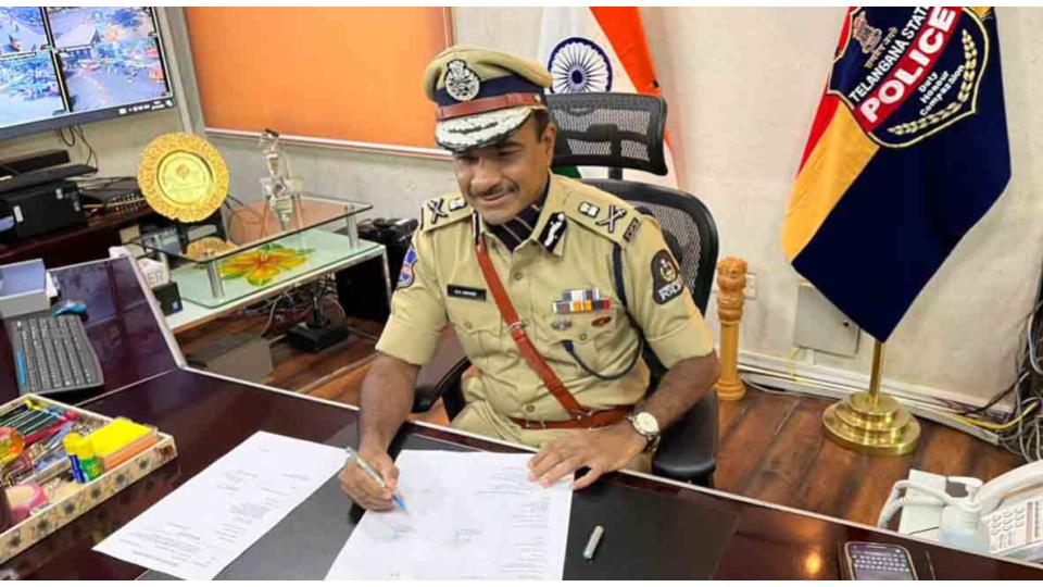 Inspector’s wife complains of dowry harrasment to Hyderabad Police Commissioner