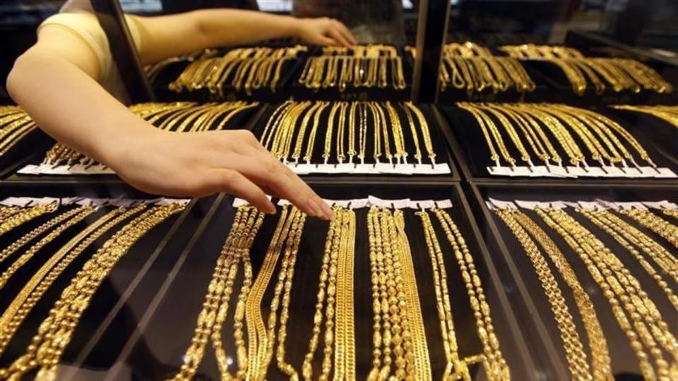 Jewellery store owner assaults workers for requesting salary