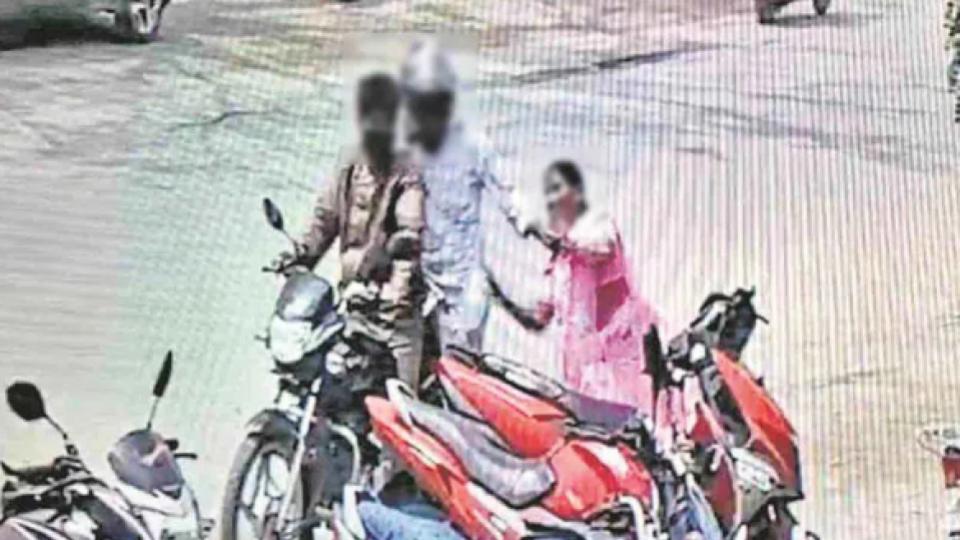 Chain snatchers target pedestrian at Gandipet