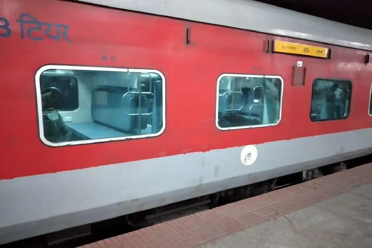 specialtraintorunbetweensecunderabadandsantragachi