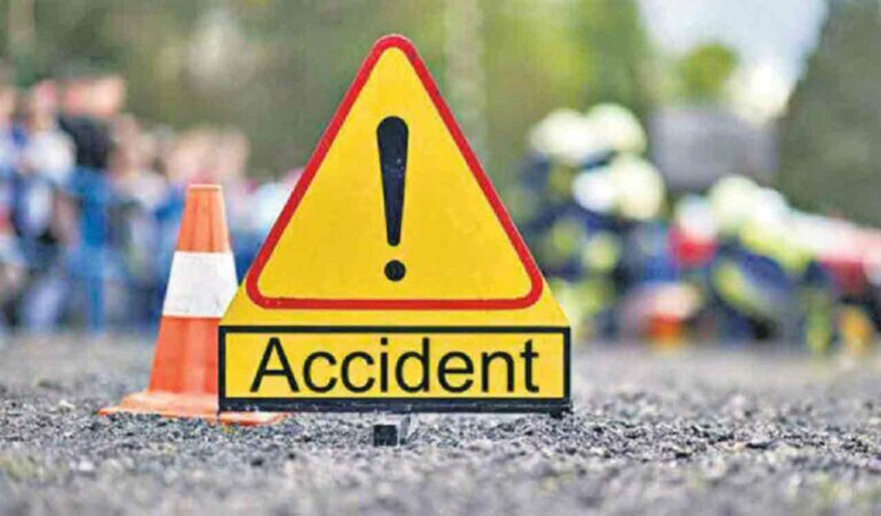 Two migrant workers die in Siddipet after crashing into road divider