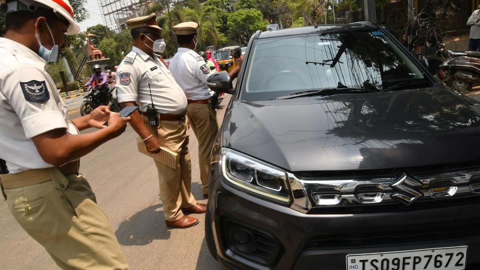 Hyderabad traffic police to conduct drive against use of black films