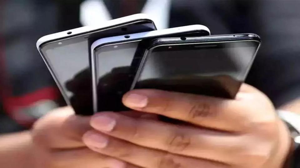 policerecoversstolenandlostmobilephonesinhyderabad