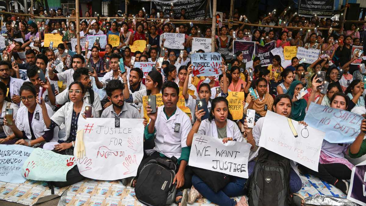 Telangana govt. doctors, health workers protest over Kolkata doctor rape, murder case