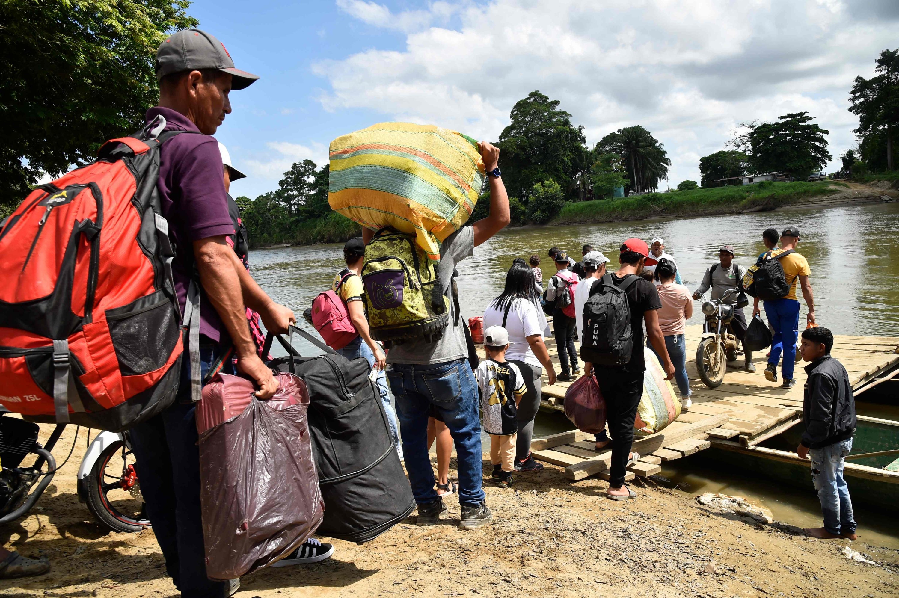 Colombia: 80 dead, over 18,000 flee homes amid violent clashes 