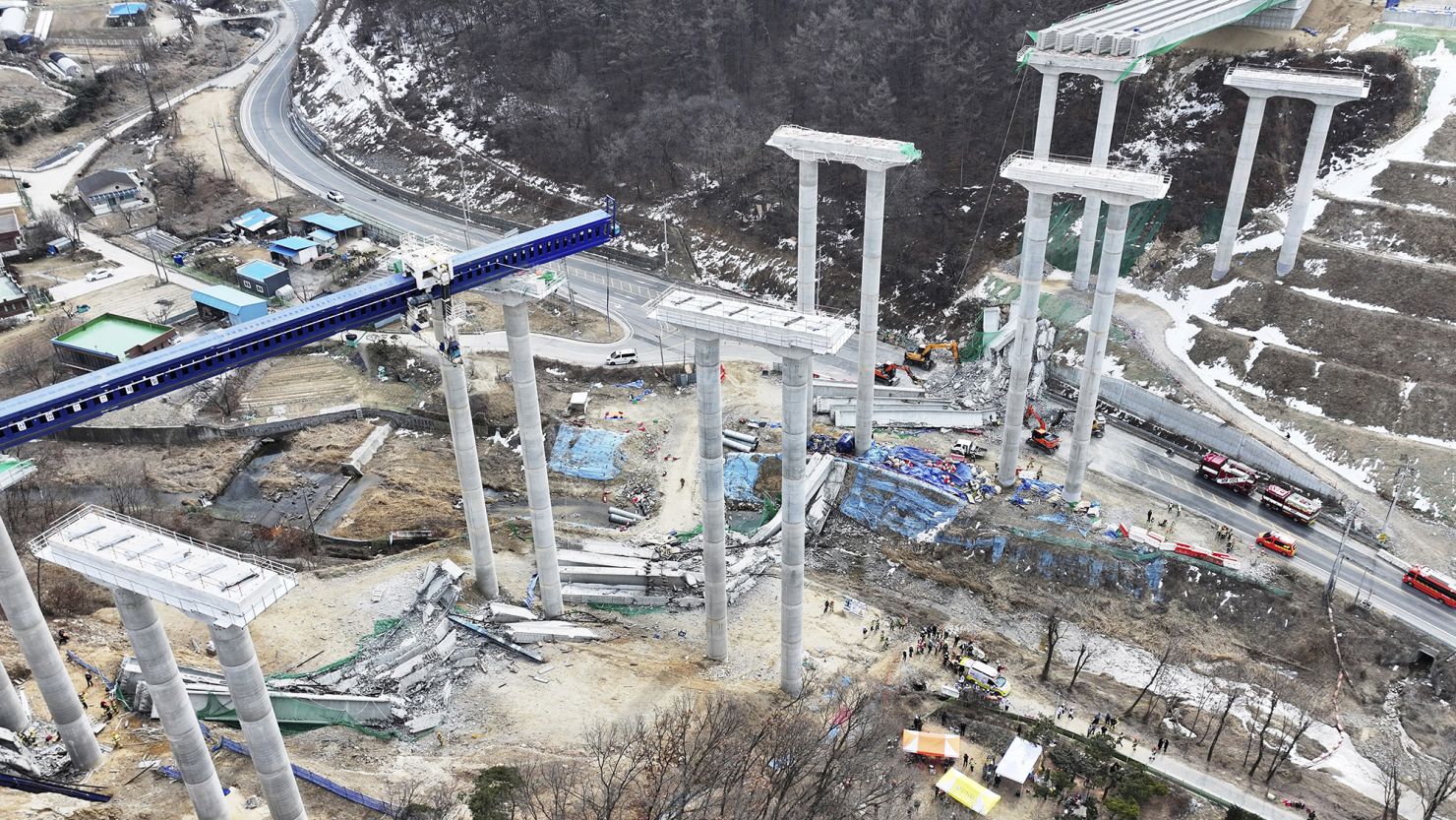 South Korea overpass collapse: 4 construction workers died, 6 injured