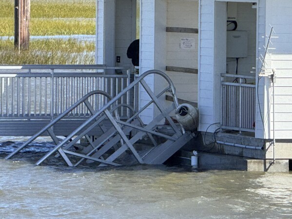 7 Dead in Collapse of Ferry Dock on Sapelo Island, Georgia, US