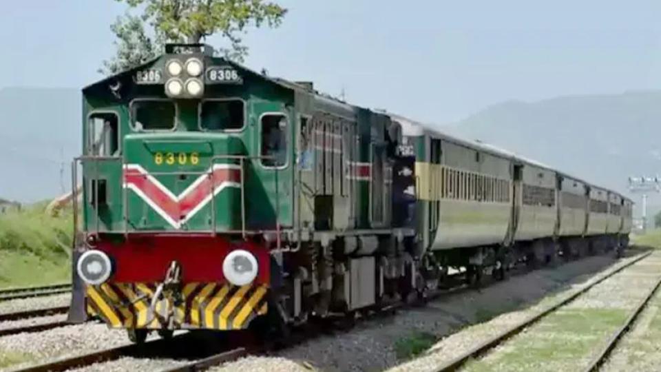 Gunmen open fire on express train in Balochistan 