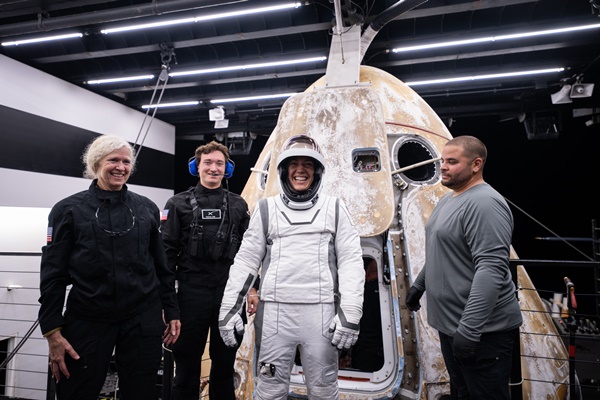 SpaceX Polaris Dawn Crew Returns to Earth After Historic Commercial Spacewalk