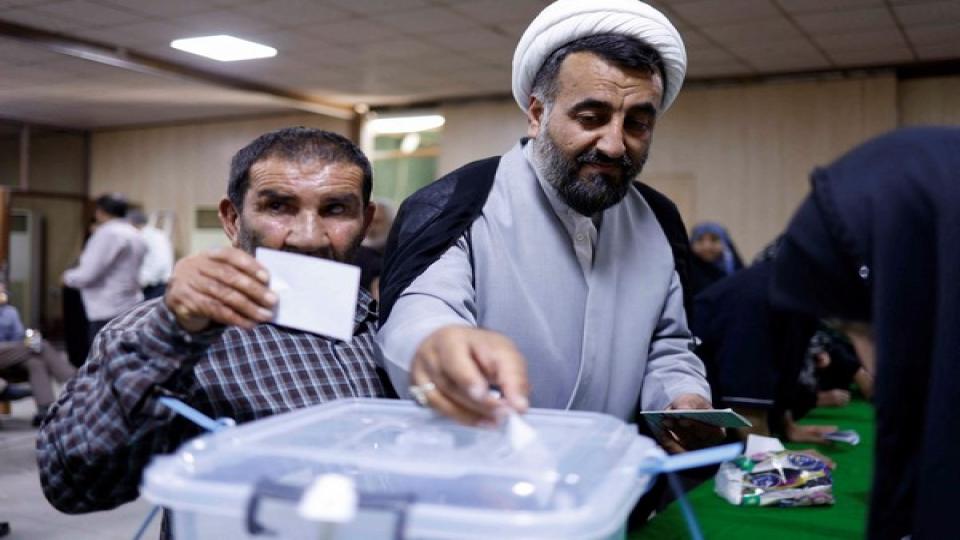 Voting for presidential runoff commences in Iran