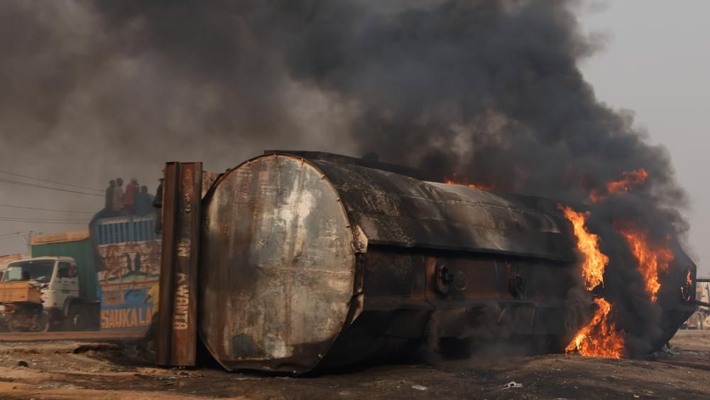 77 people killed & several injured after petrol tanker truck overturns in Nigeria