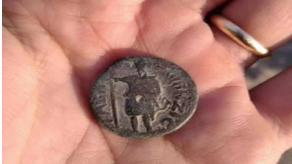 Egyptian police seize nearly 2,000 ancient Roman-era coins