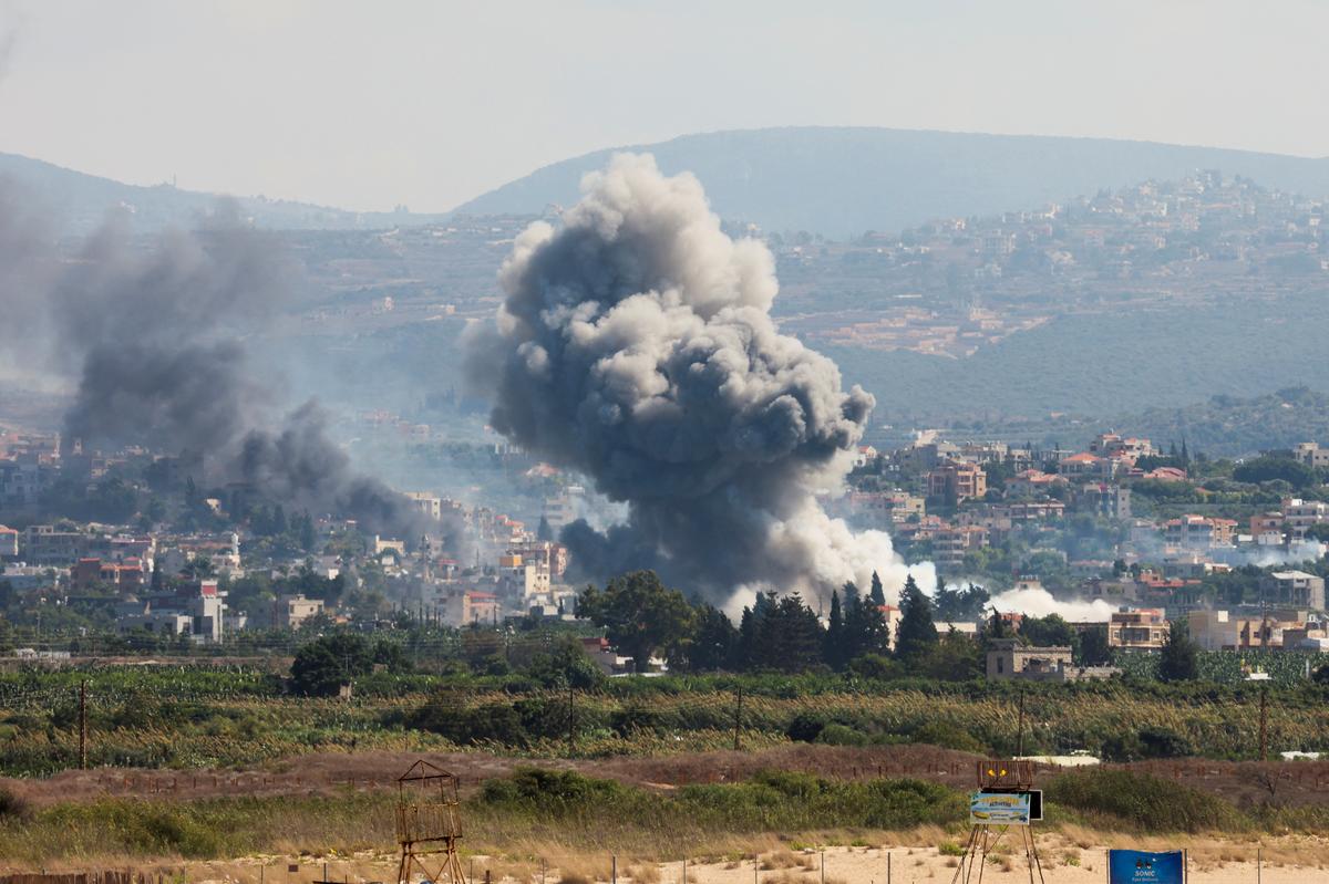 Israeli Airstrikes Close Lebanon-Syria Border Crossing Amid Cross-Border Rocket Fire