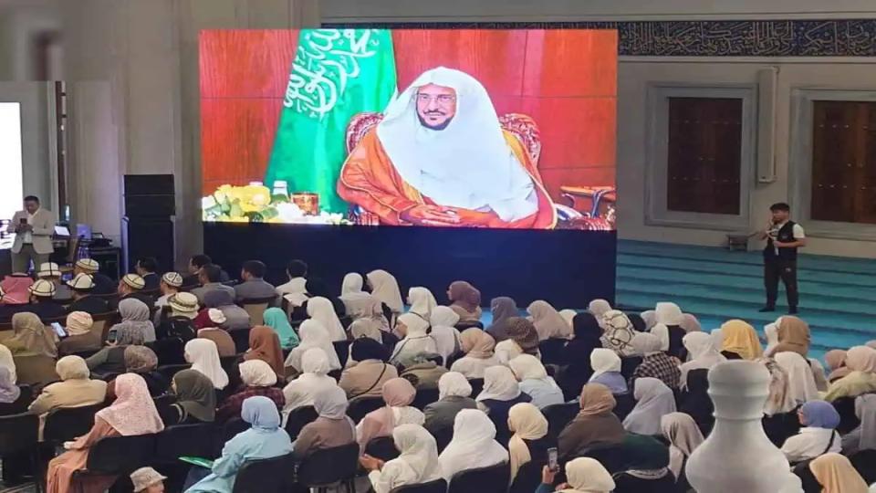 Saudi Arab minister announces support for Quran memorization