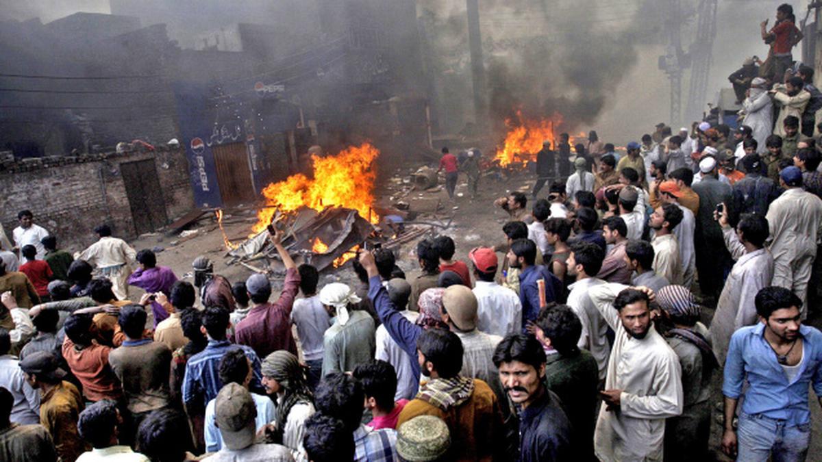 Clashes between Shiites, Sunni Muslims kill 25 in Pakistan