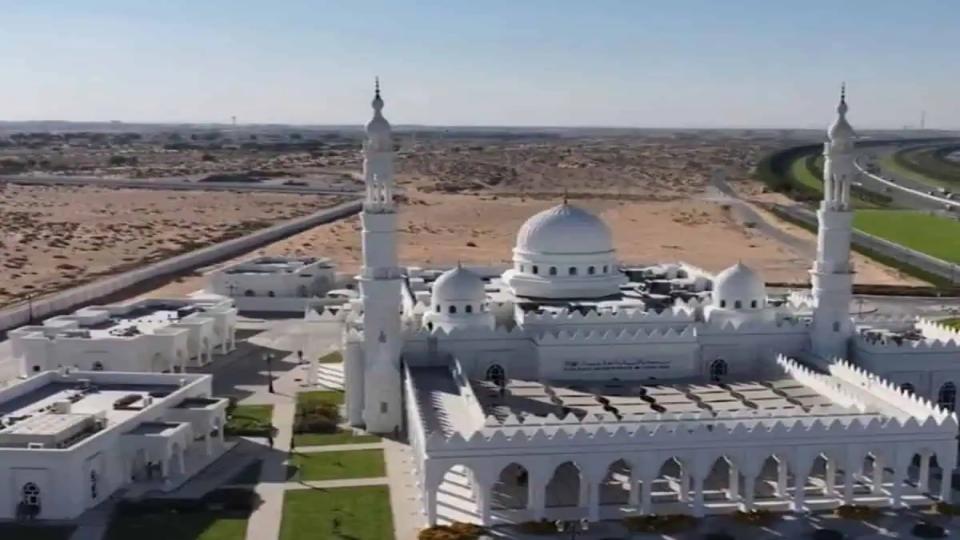 New magnificent grand mosque opens in Sharjah