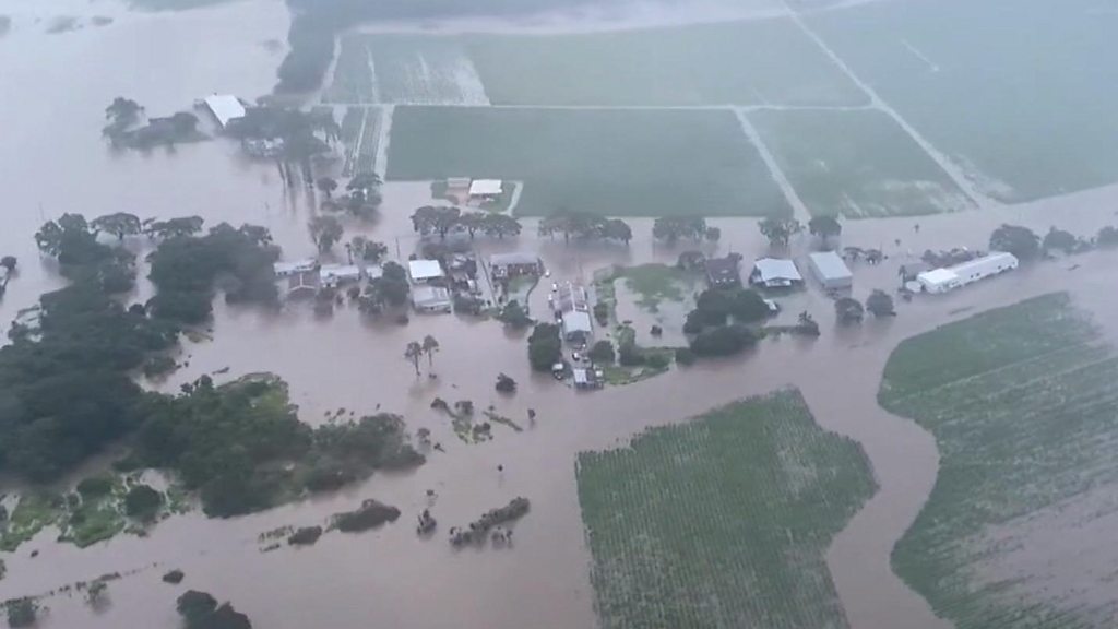 Thousands flee homes as Australia faces severe flooding