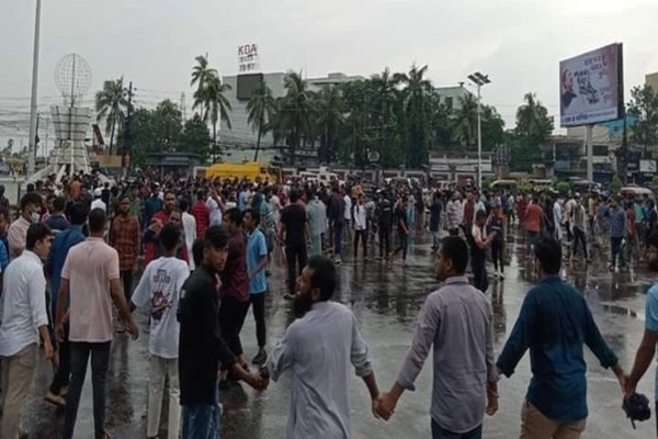 minoritybangladeshihindusstagemassiveprotestinbangladeshforsecondconsecutiveday