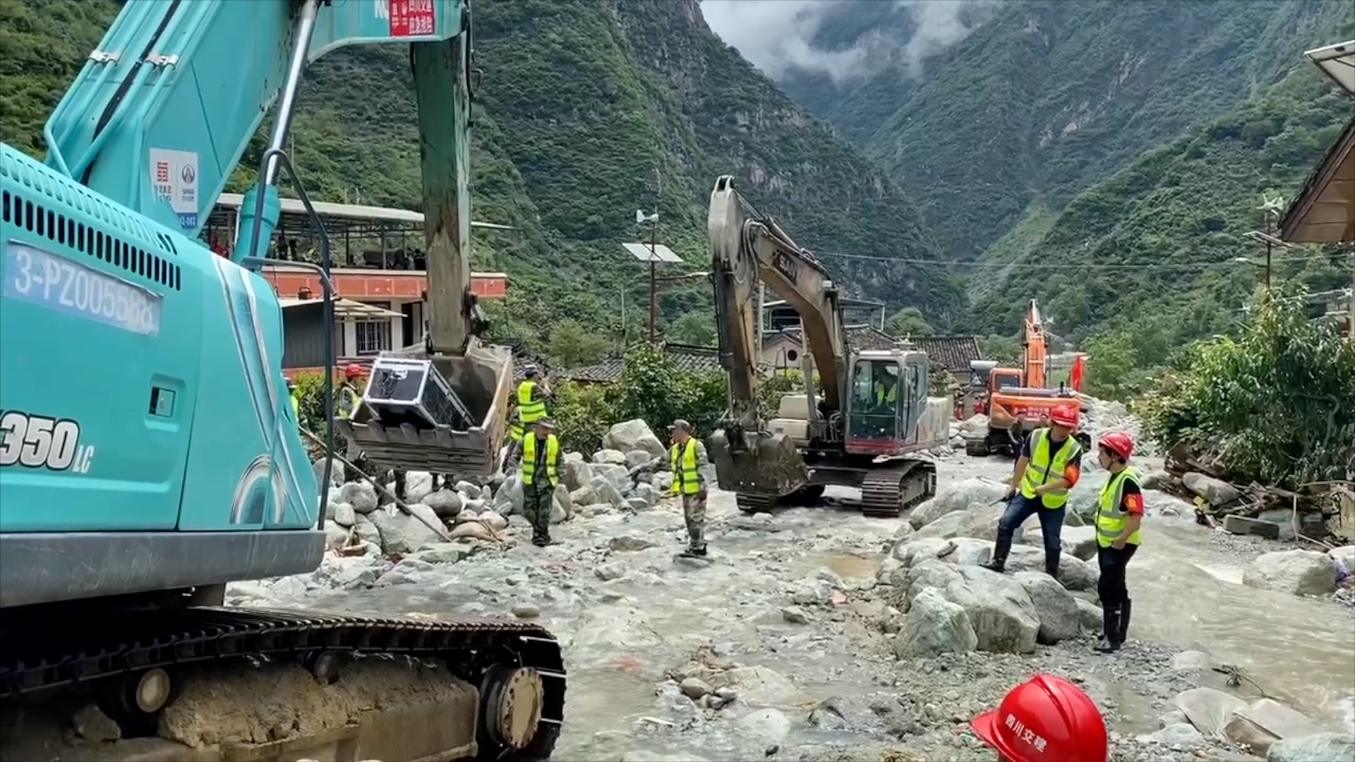 4killed23missinginflashfloodmudslideinchina