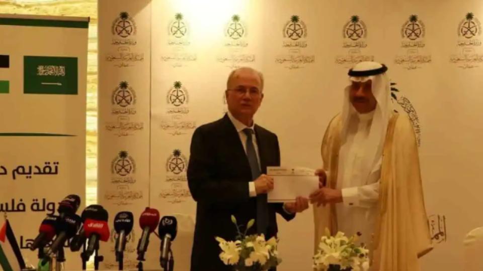 Saudi Arabia delivers monthly financial aid to Palestine