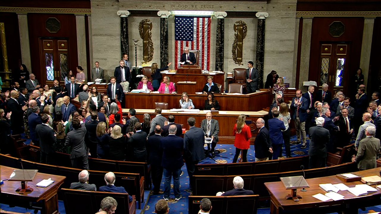 US House passes bill to fund government