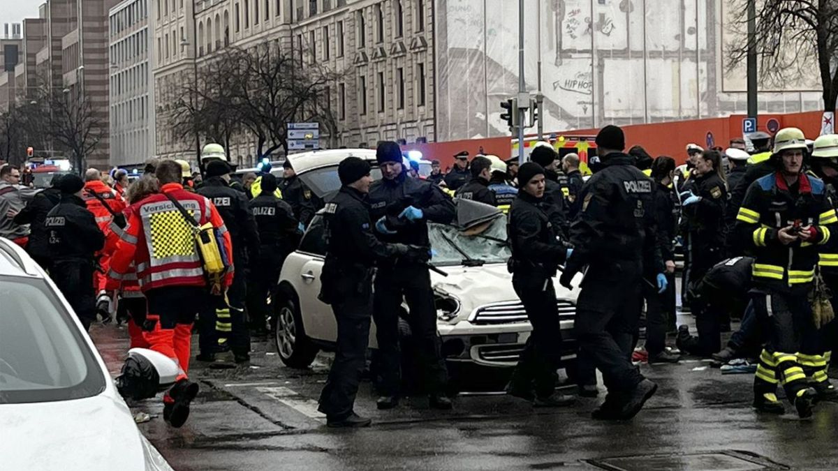 20injuredascardrivenintopedestriansinmunich