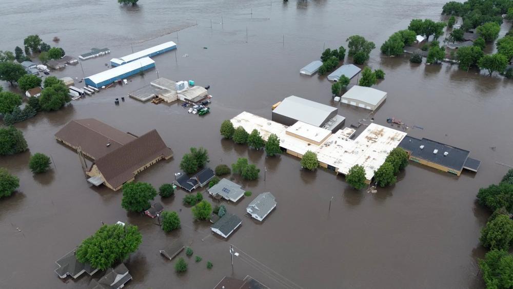 One Dead And Hundreds Of Homes Destroyed In Upper Midwest Floods in US