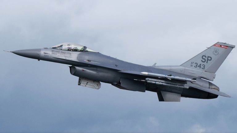 ukrainereceivesitsfirstamericanmadef16fighterjets