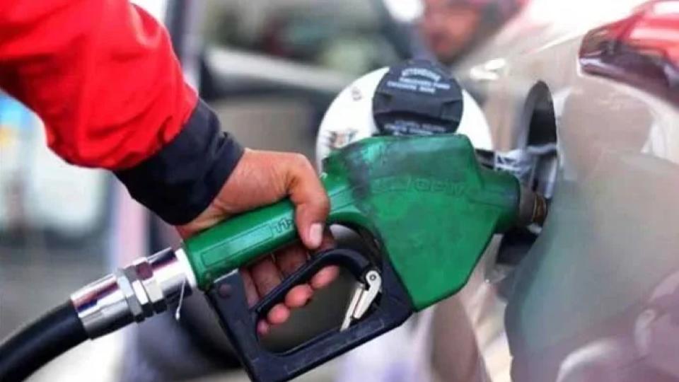 Pakistan govt announces Rs 10.20 reduction in petrol price ahead of Eid ul Adha
