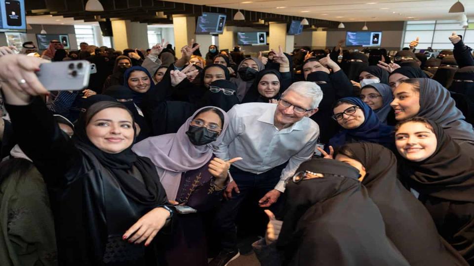 Apple to launch online, physical stores in Saudi Arabia