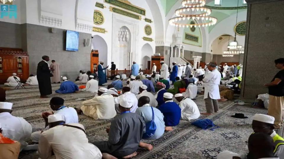 Pilgrims flock to Quba Mosque in Madinah after performing Haj rituals