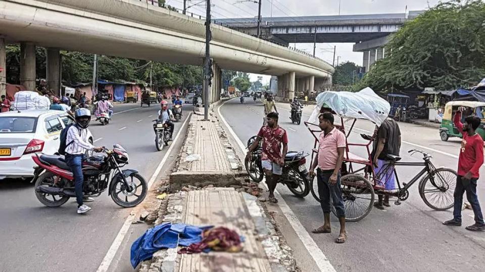 truckrunsoverfivesleepingonfootpathinnortheastdelhi3dead