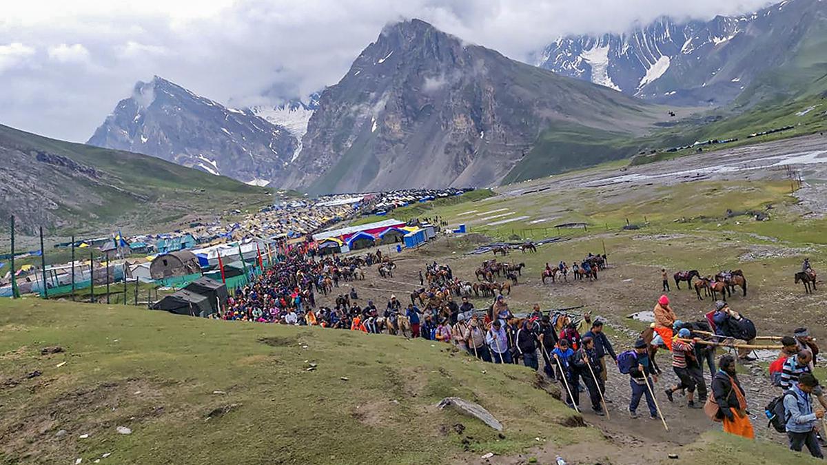 anotherbatchof1295pilgrimsleavesforkashmirvalleytoperformpilgrimagetoamarnathcaveshrine