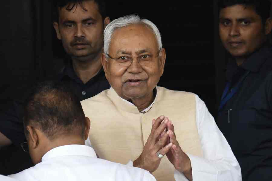 nitishkumartotakepartinndameetingamidspeculationsoverhispoliticalswitch