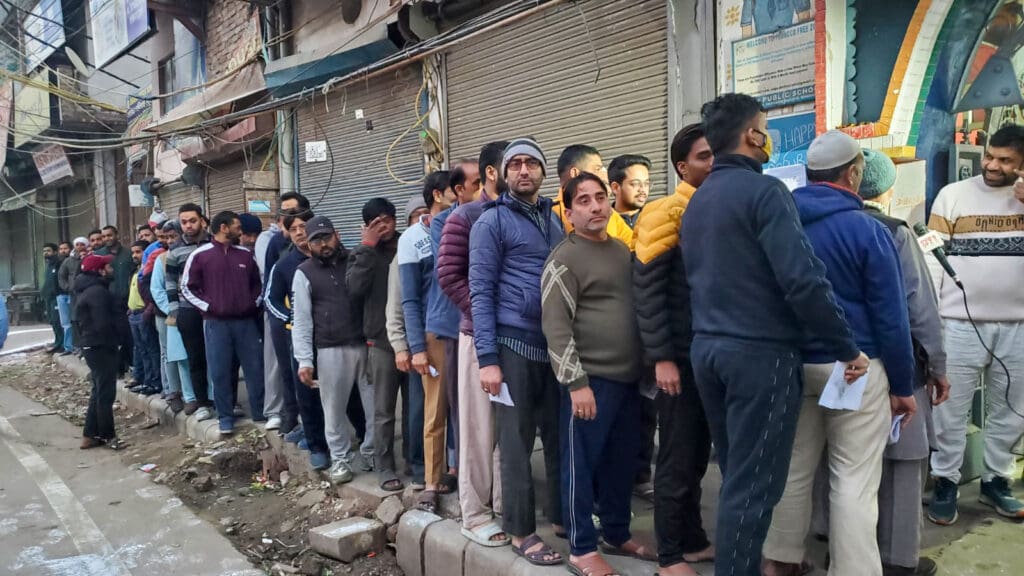 Voting underway for assembly elections in Delhi 